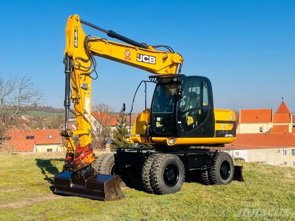 JCB JS 145 W حفارات بعجل