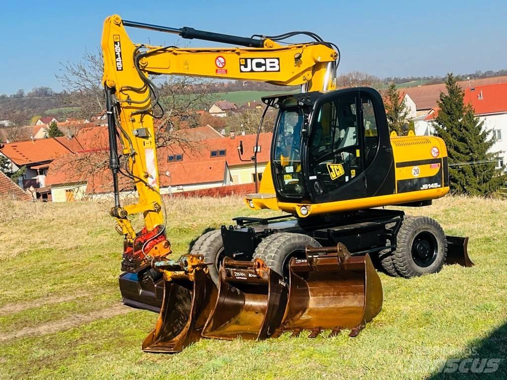 JCB JS 145 W حفارات بعجل
