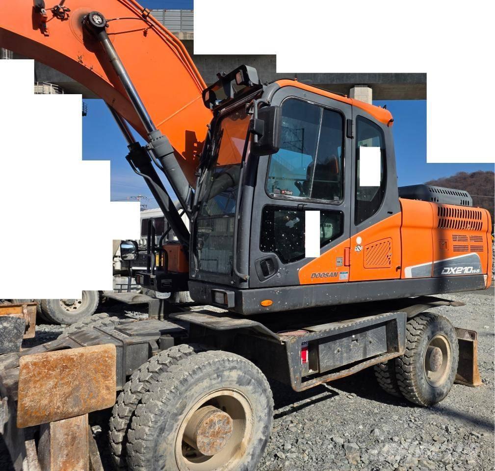 Doosan DX 210 W-5 حفارات بعجل