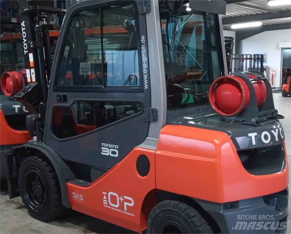 Toyota 02-8FGF30 شاحنات LPG