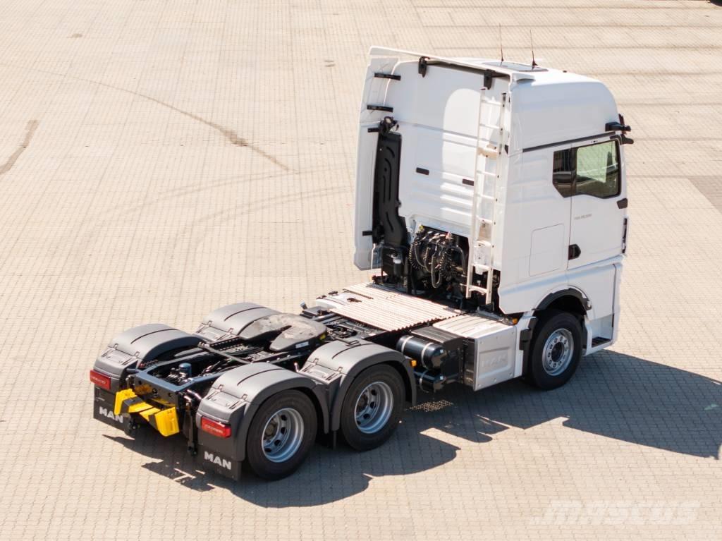 MAN TGX 28.520 6x2=2 وحدات الجر