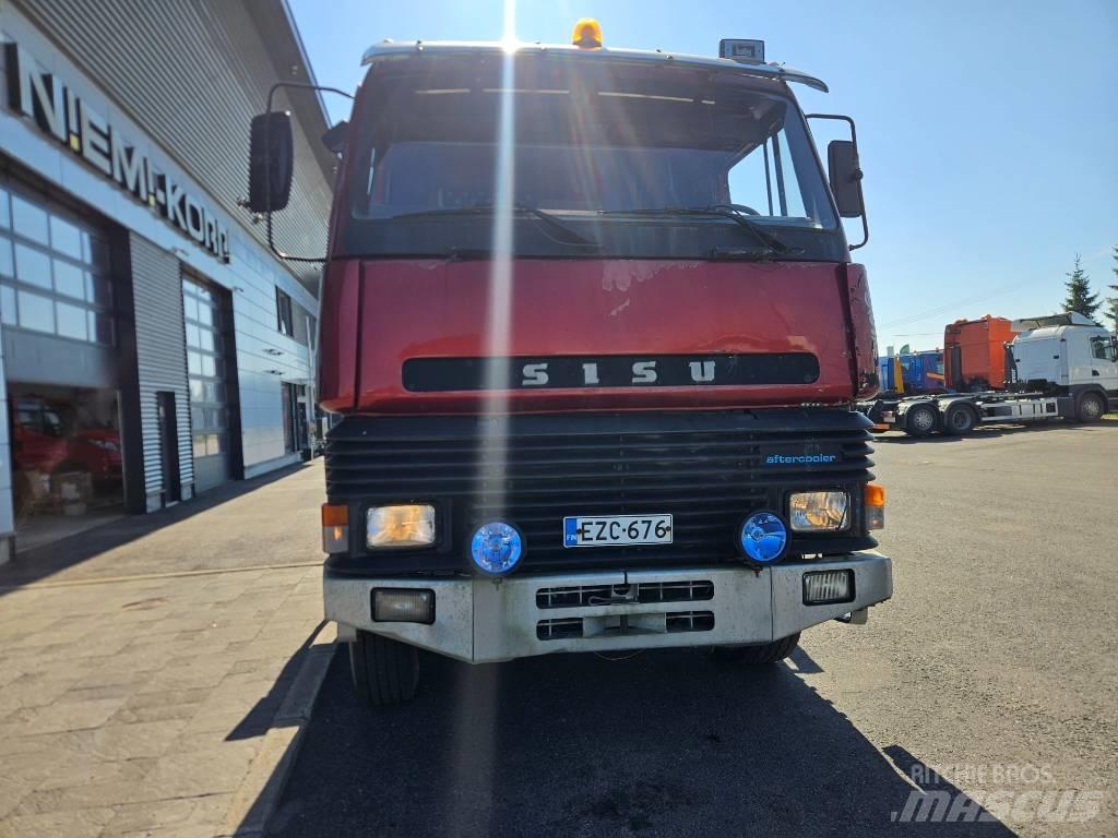 Sisu SM300 8X2 شاحنات نقل آلة الغابات