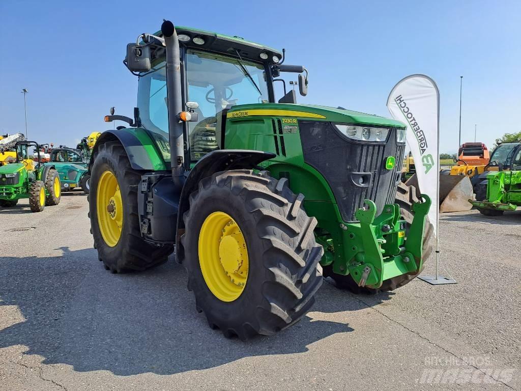 John Deere 7230 R الجرارات