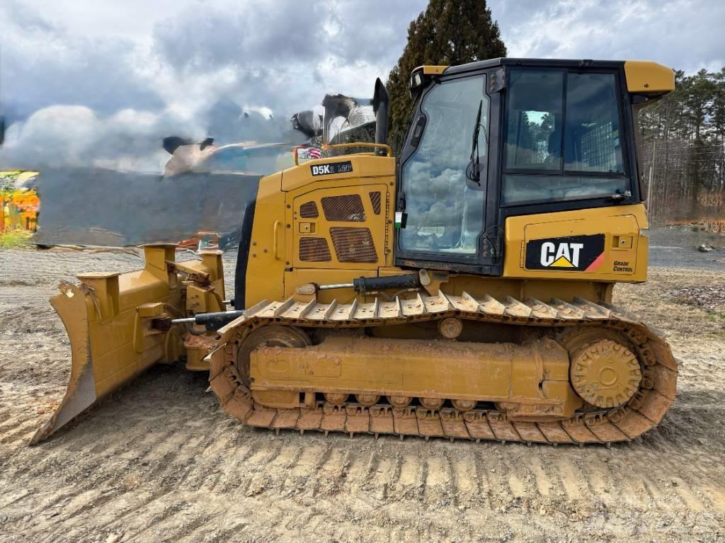 CAT D 5 K 2 LGP بلدوزرات مجنزرة