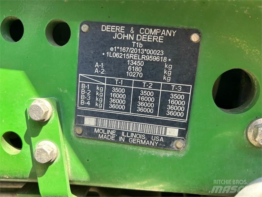 John Deere 6215R الجرارات
