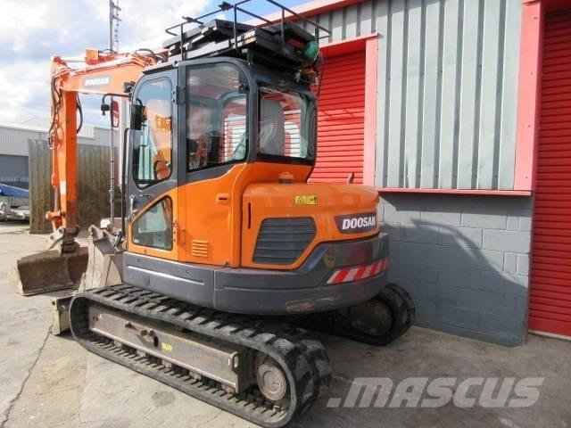 Doosan DX 85 R-3 حفارات وسط 7 طن - 12 طن