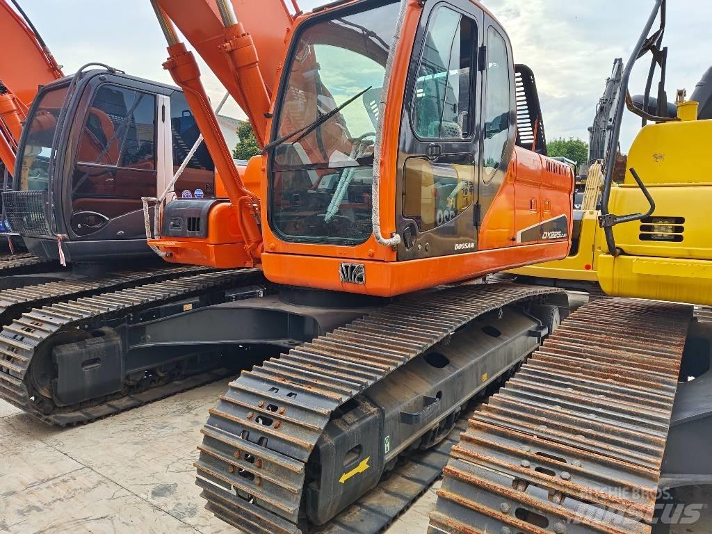 Doosan DX 225 LC حفارات زحافة
