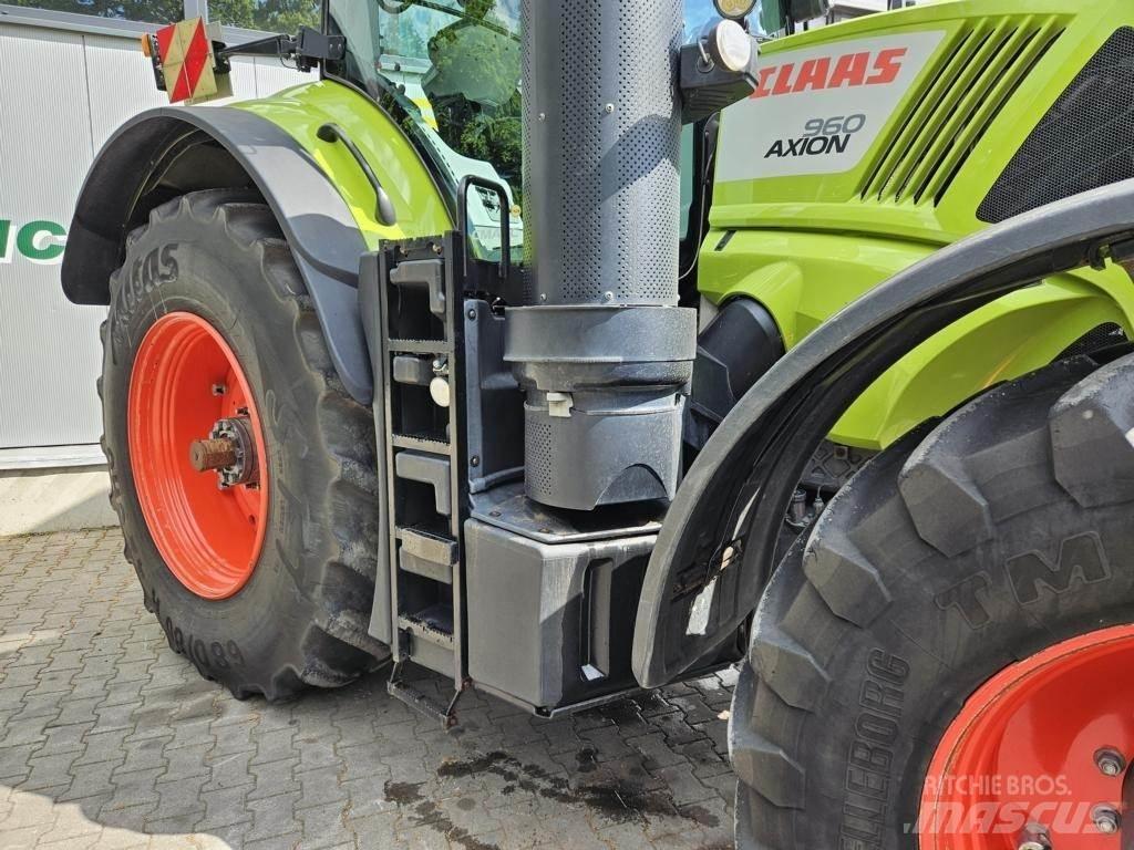 CLAAS AXION 960 الجرارات