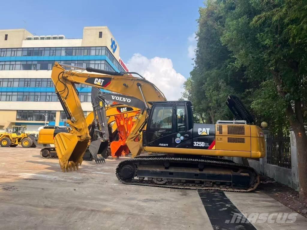 CAT 325 D L حفارات زحافة