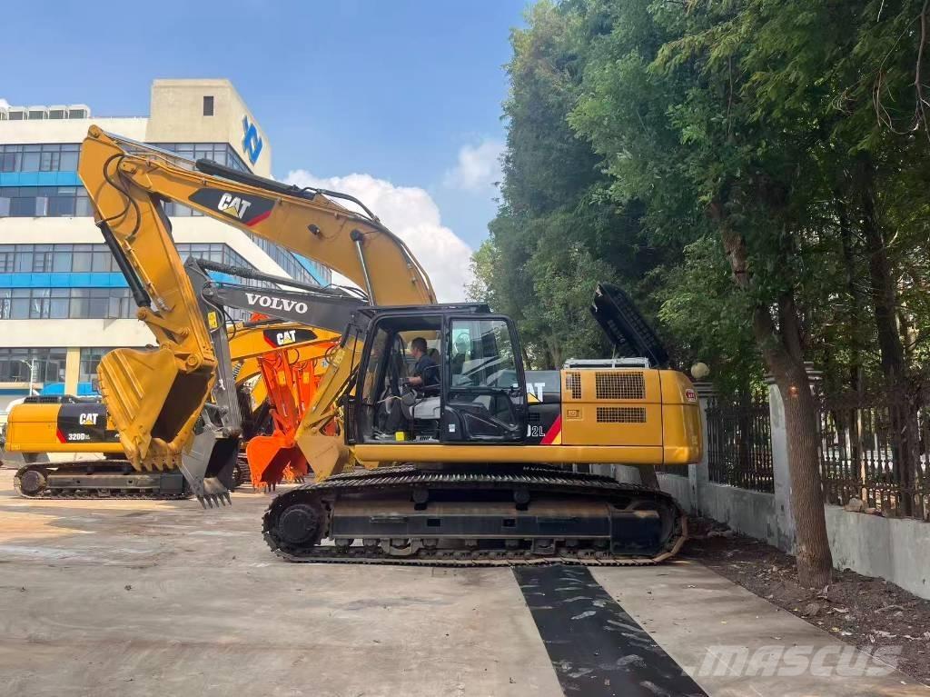 CAT 325 D L حفارات زحافة
