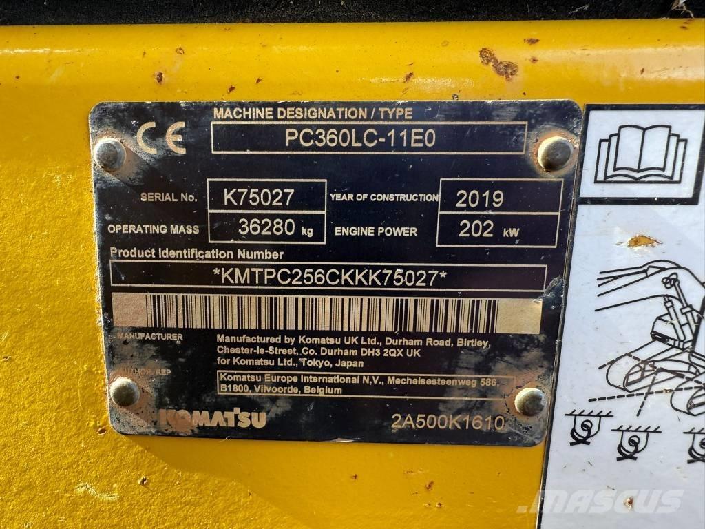 Komatsu PC 360 LC-11 حفارات زحافة