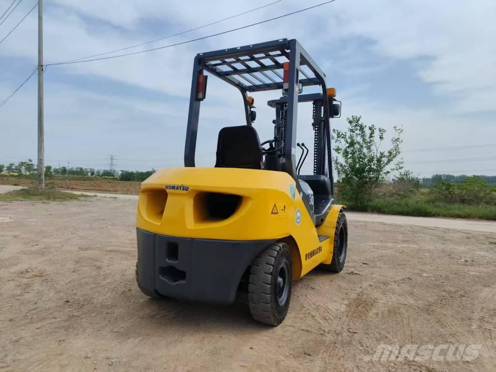 Komatsu 30 شاحنات الديزل