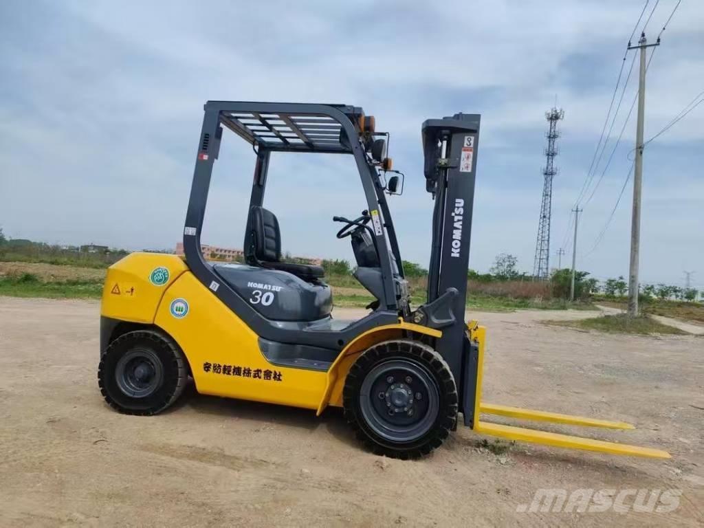 Komatsu 30 شاحنات الديزل