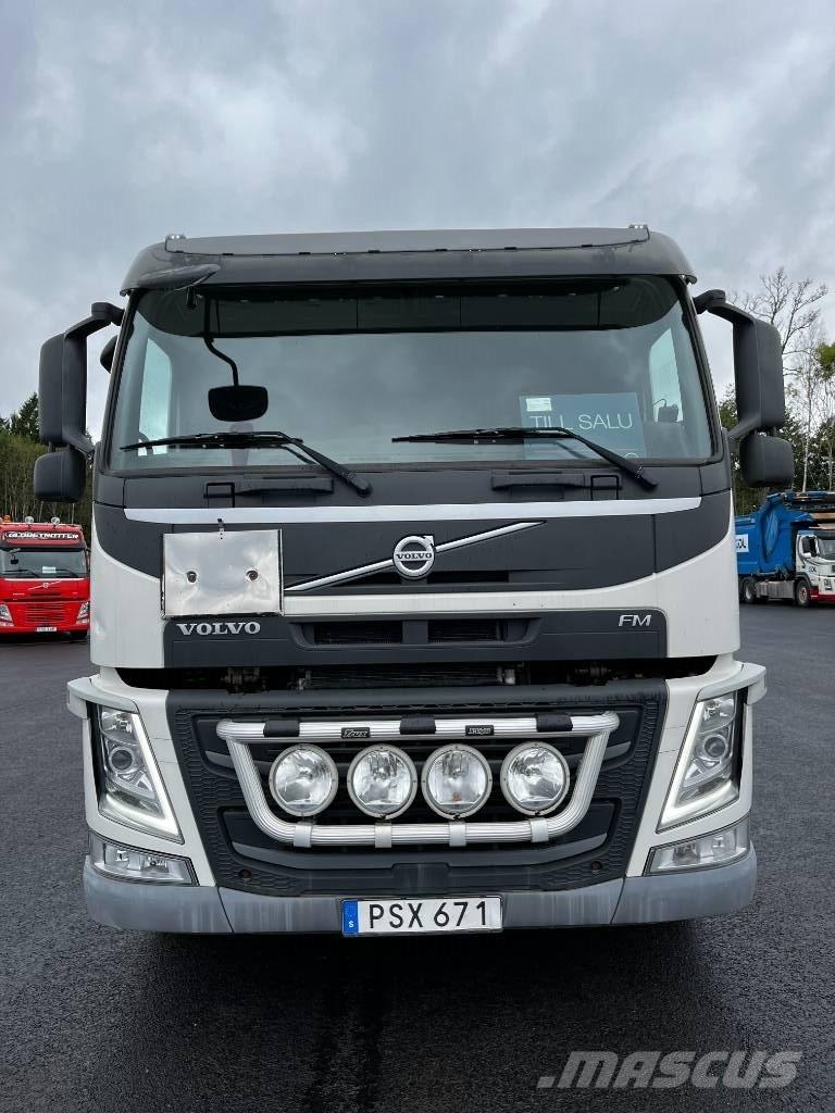 Volvo FM 6X2 شاحنات لوادر