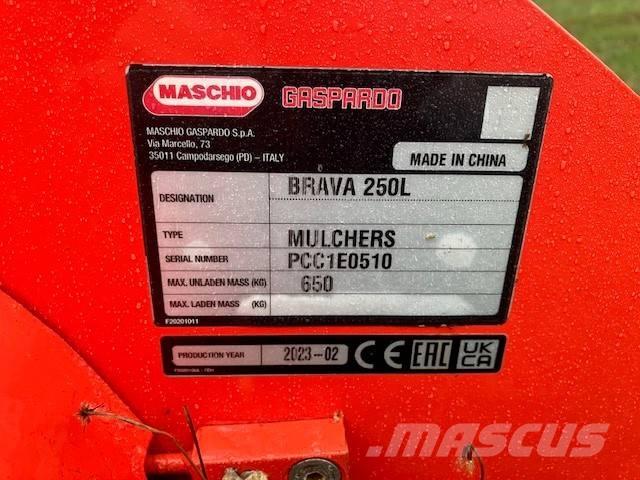 Maschio Brava 250 L جزازات وأغطية المراعي