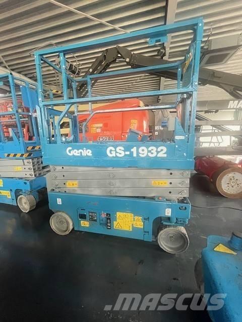Genie GS 1932 رافعات مقصية الشكل