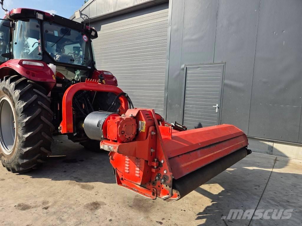 Maschio Giraffa 210 جزازات وأغطية المراعي