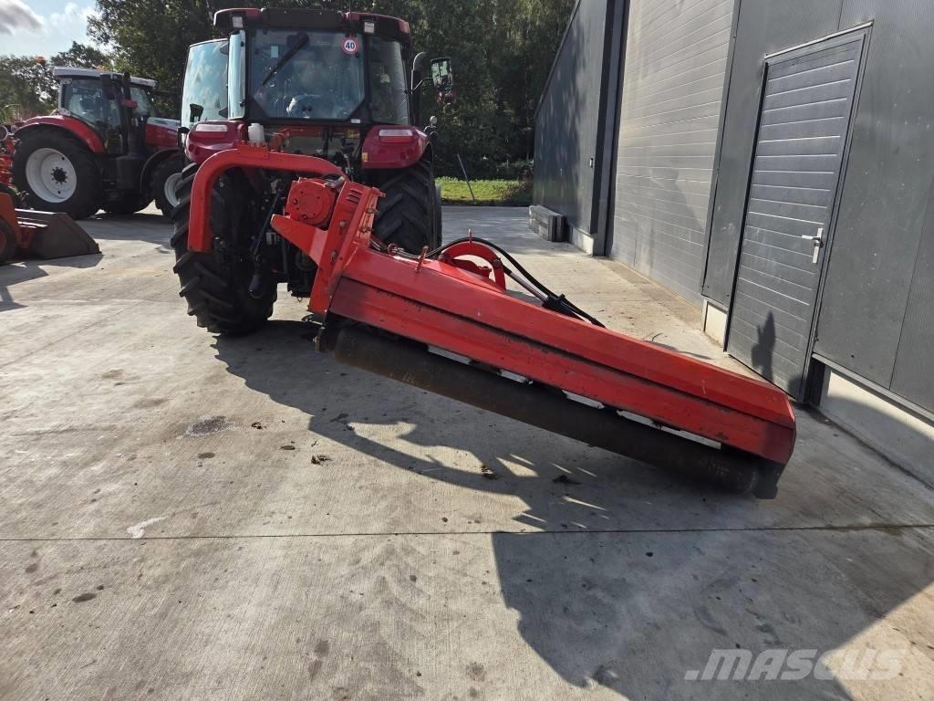 Maschio Giraffa 210 جزازات وأغطية المراعي