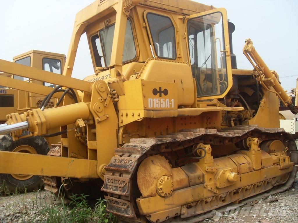 Komatsu d155a-1 بلدوزرات مجنزرة