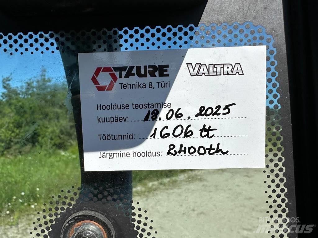 Valtra G 135 Versu الجرارات
