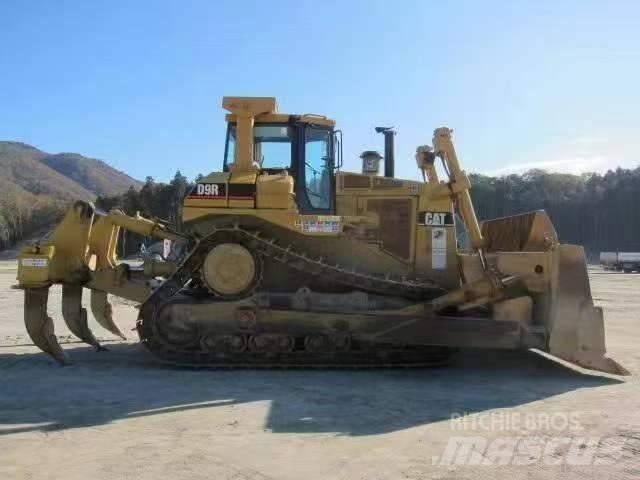 CAT D 9 R بلدوزرات مجنزرة