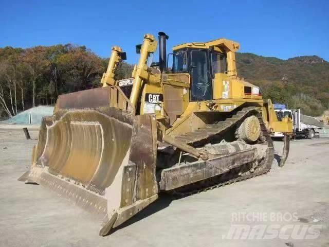 CAT D 9 R بلدوزرات مجنزرة