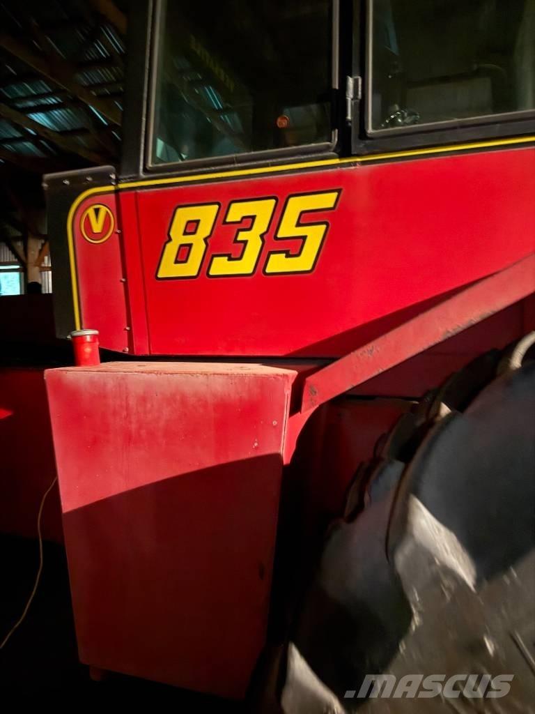 Versatile 835 الجرارات
