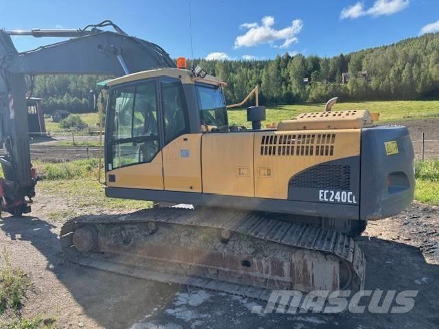 Volvo BM Ec 240 حفارات زحافة