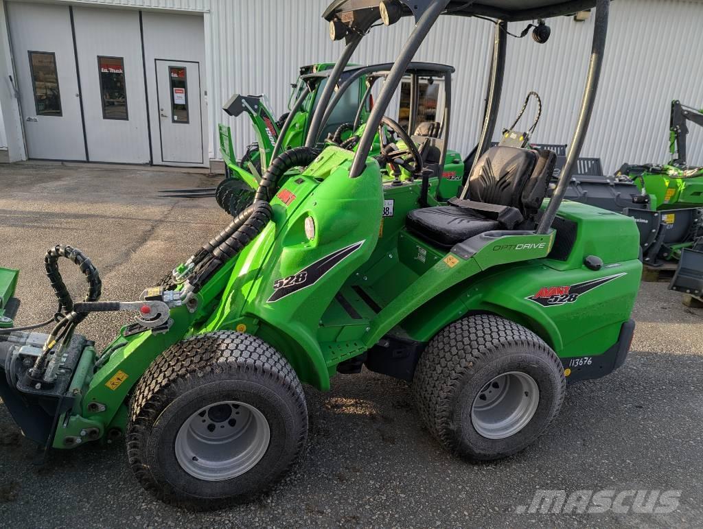 Avant 528 لوادر انزلاقية التوجيه