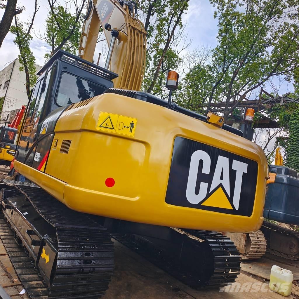 CAT 320 D2 حفارات زحافة