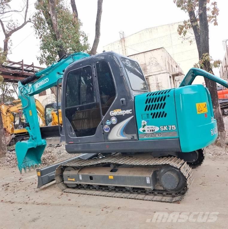 Kobelco SK 75 حفارات وسط 7 طن - 12 طن