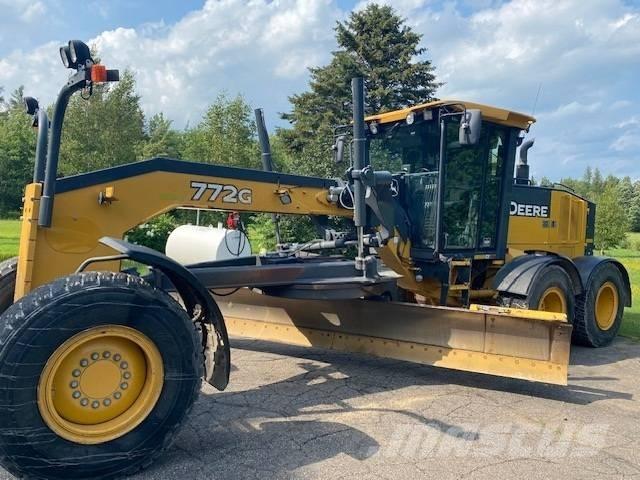 John Deere 772 G معدات تمهيد الطرق