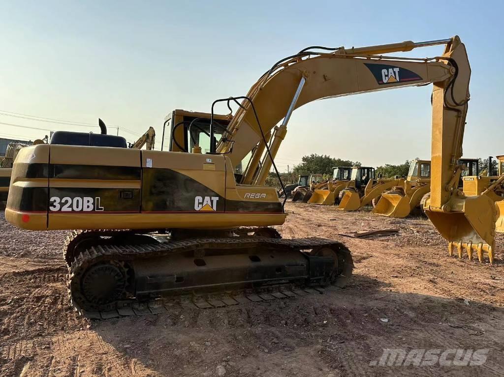 CAT 320B حفارات زحافة