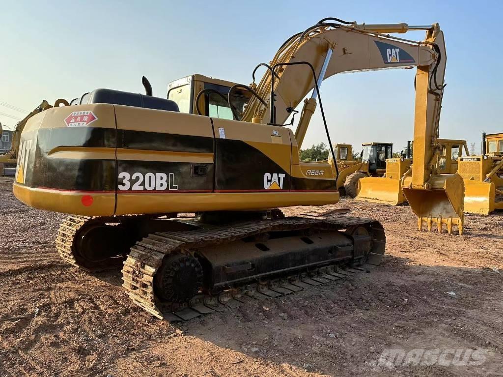 CAT 320B حفارات زحافة