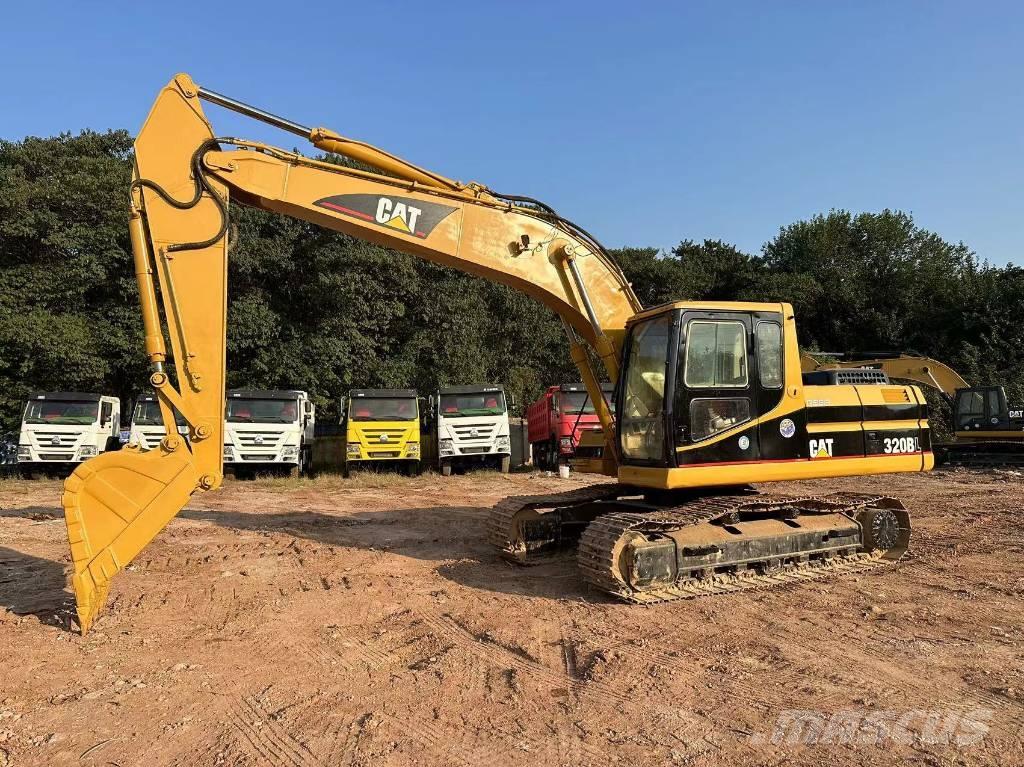 CAT 320B حفارات زحافة