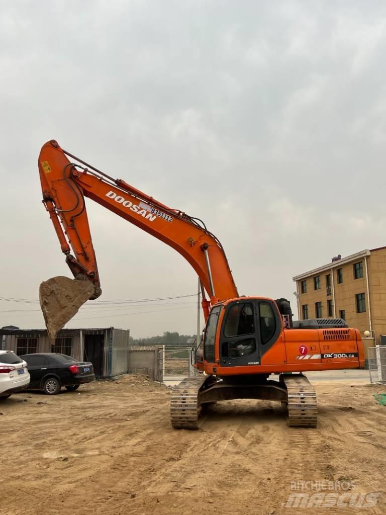 Doosan DX300LCA حفارات زحافة