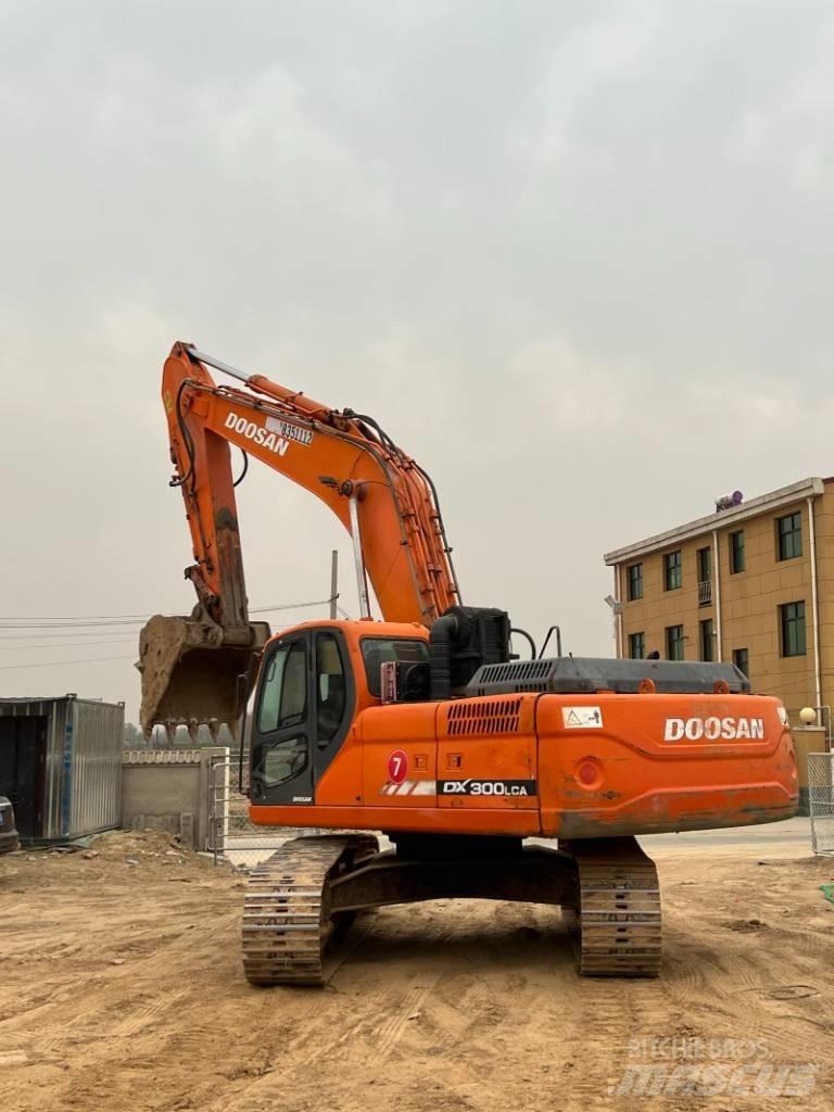 Doosan DX300LCA حفارات زحافة