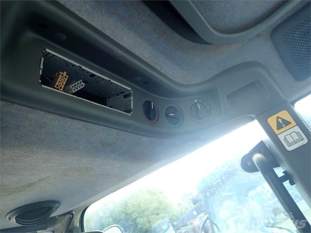 New Holland TS90 الجرارات