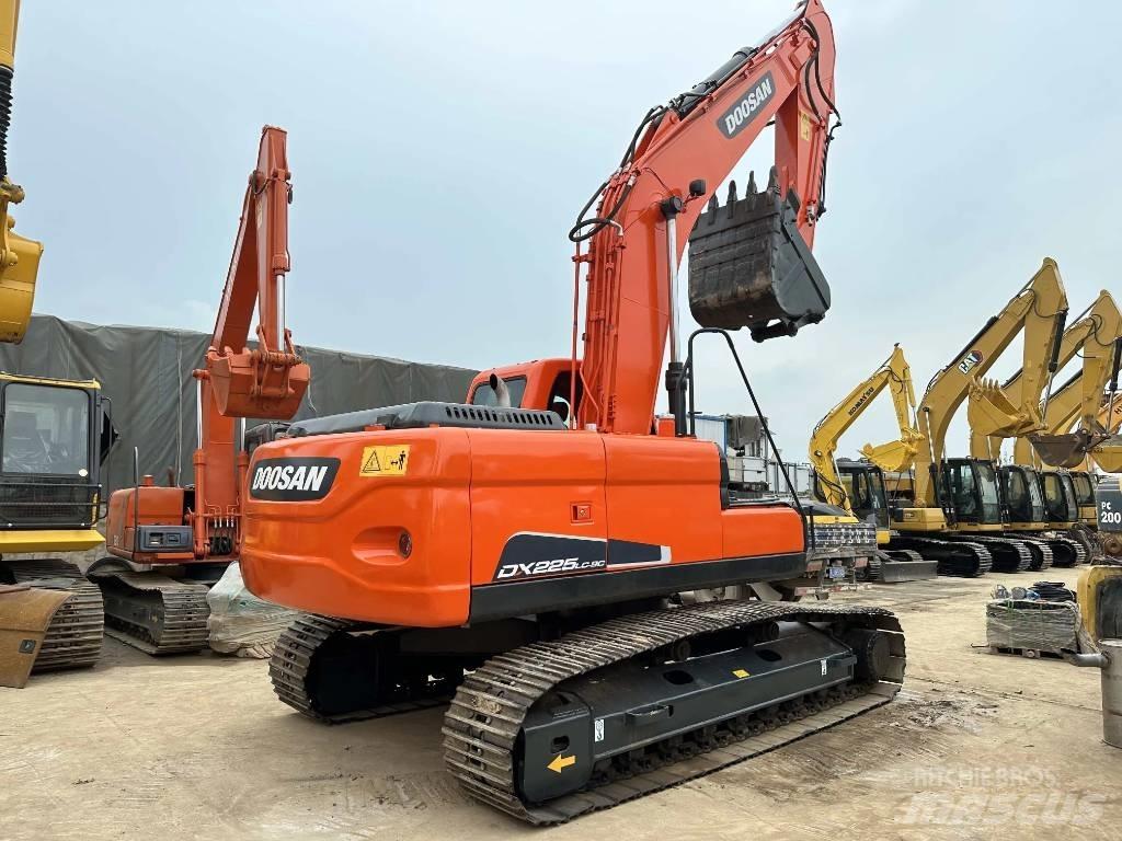 Doosan DX225LC-9C حفارات زحافة