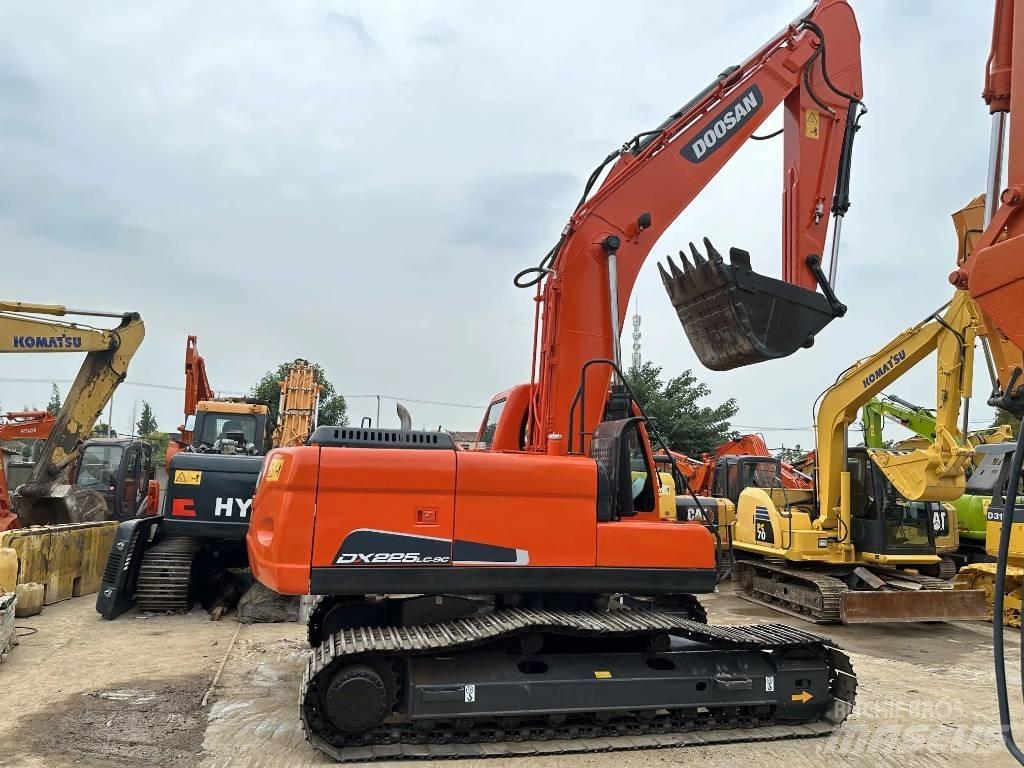 Doosan DX225LC-9C حفارات زحافة