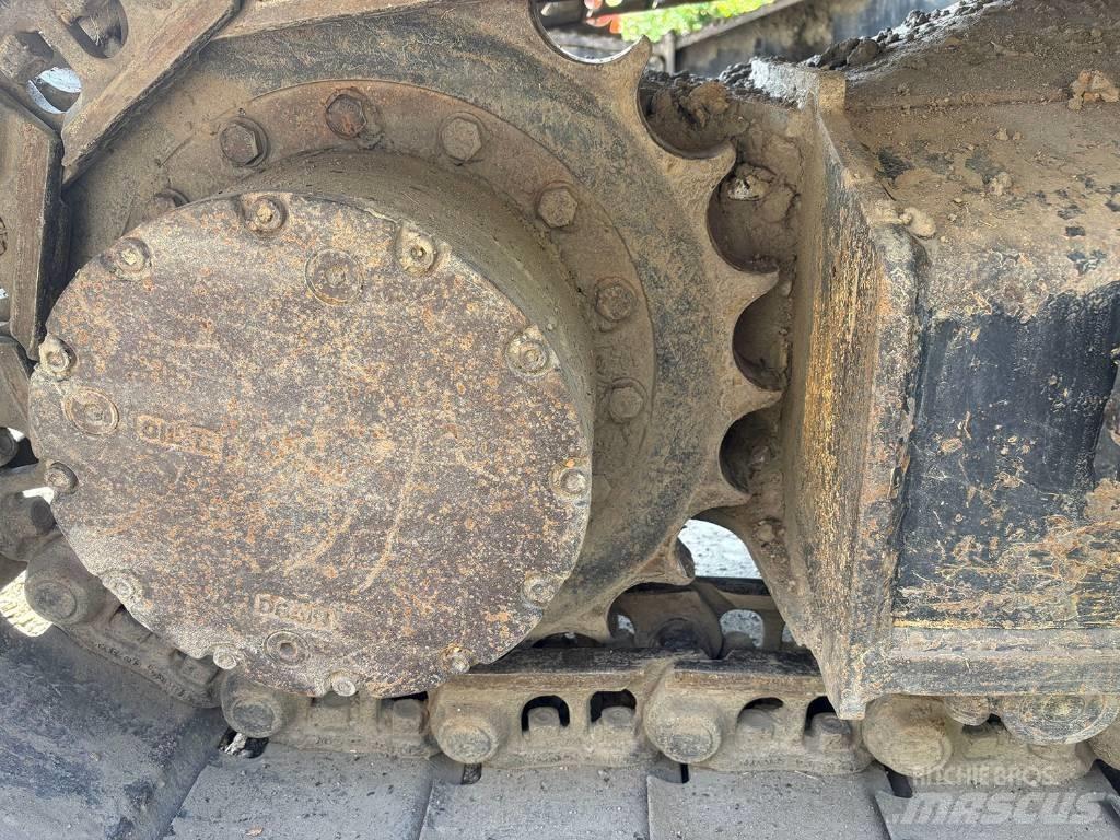 JCB JZ 140 LC حفارات زحافة