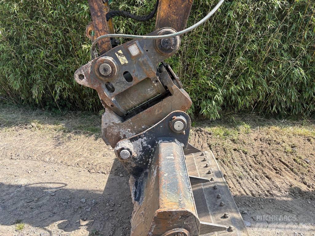 JCB JZ 140 LC حفارات زحافة