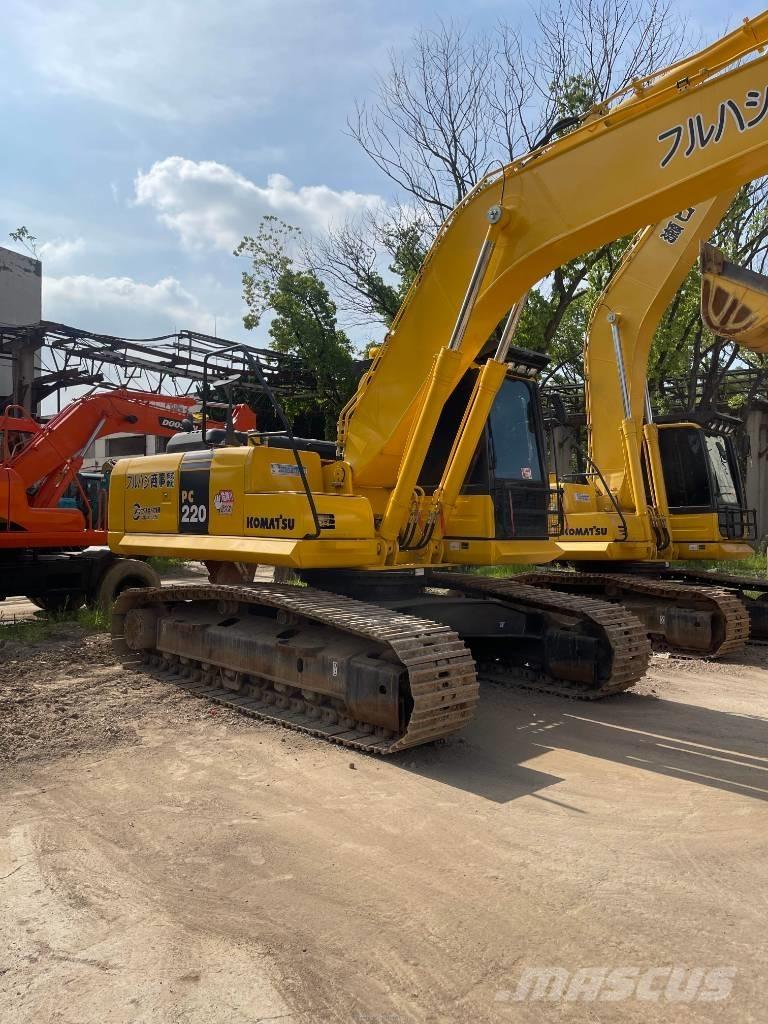 Komatsu PC 220-8 حفارات زحافة