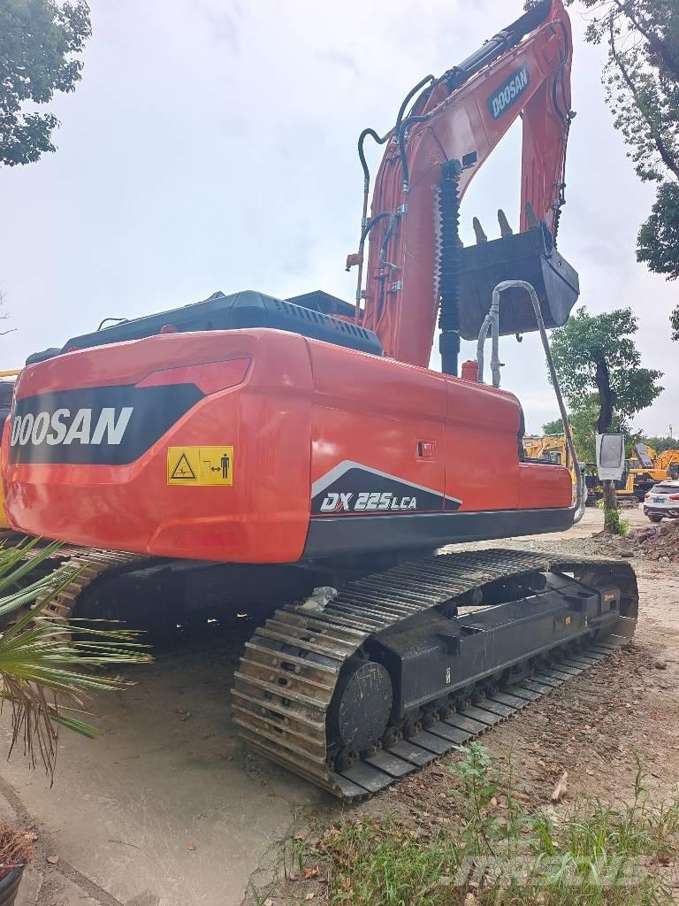 Doosan DX 225 LCA حفارات زحافة