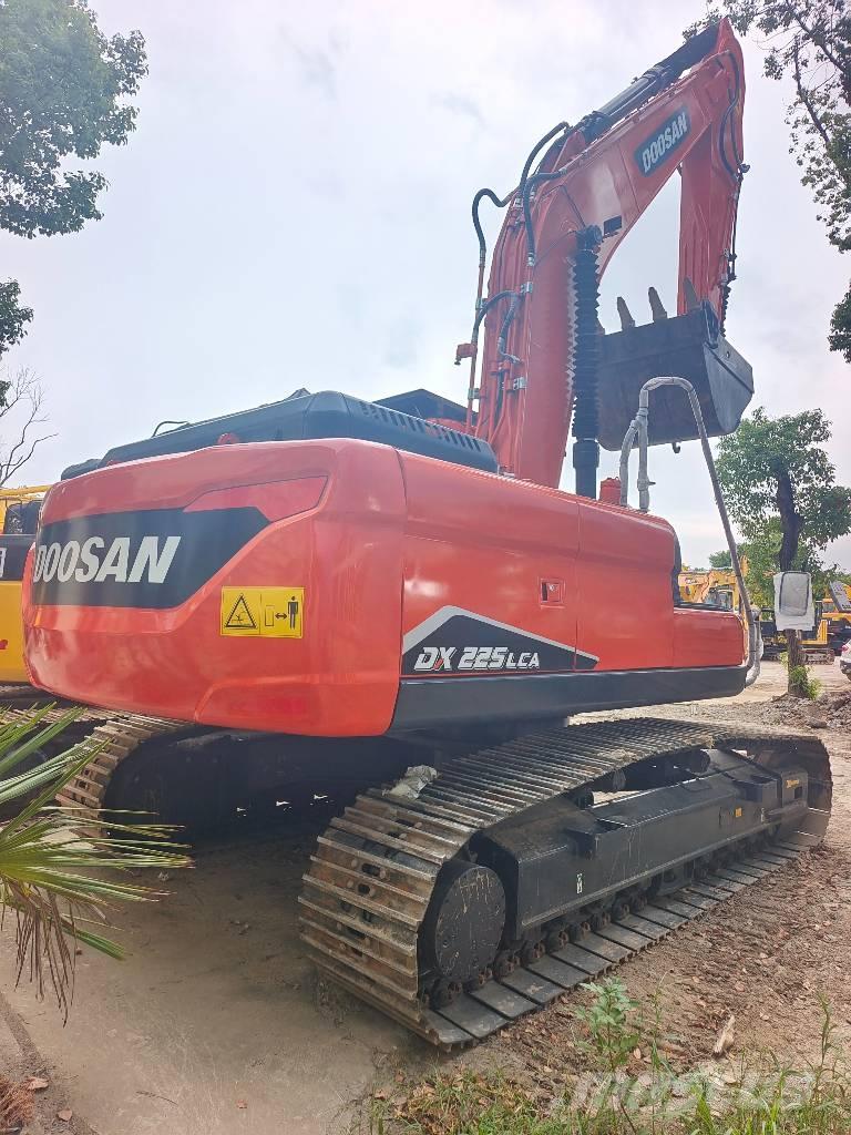 Doosan DX 225 LCA حفارات زحافة