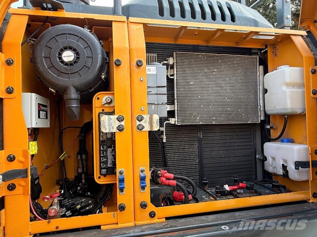 Hyundai HX220AL حفارات زحافة