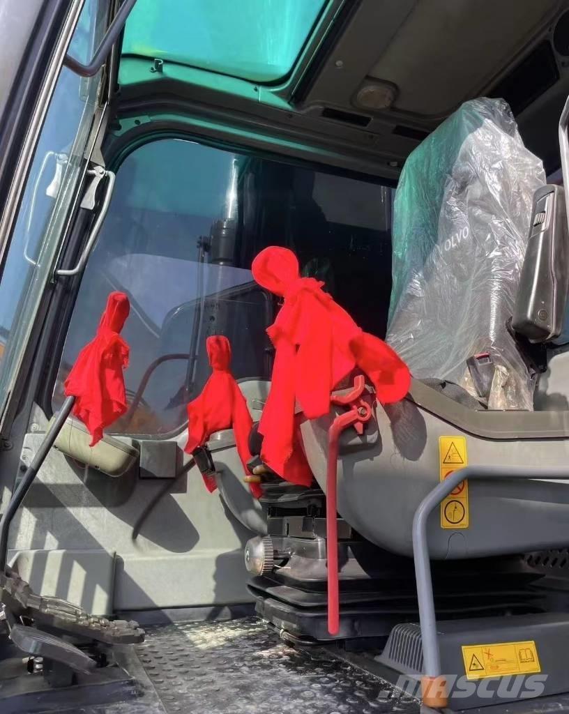 Volvo EC 240 B حفارات زحافة