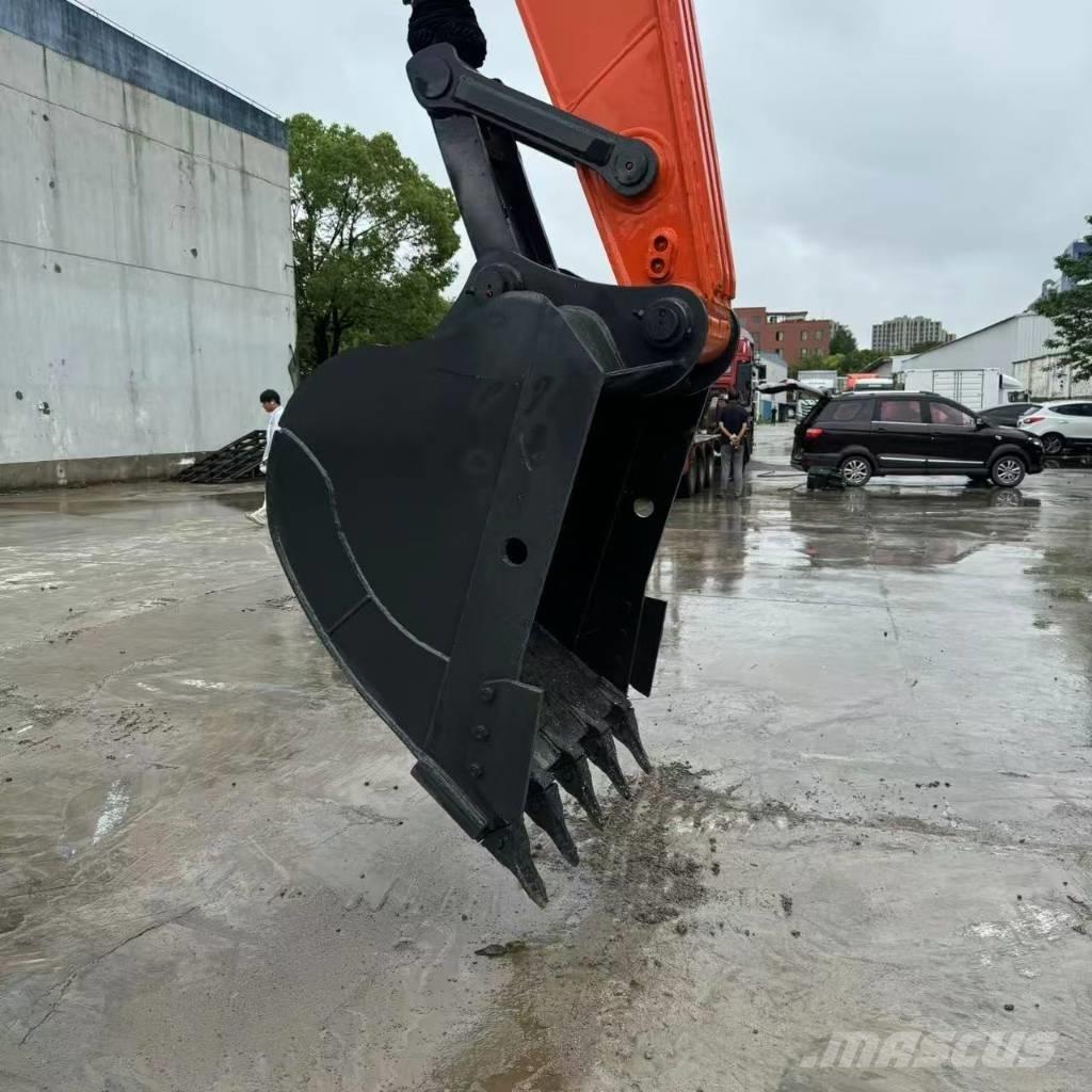 Doosan DX 225 LC حفارات زحافة