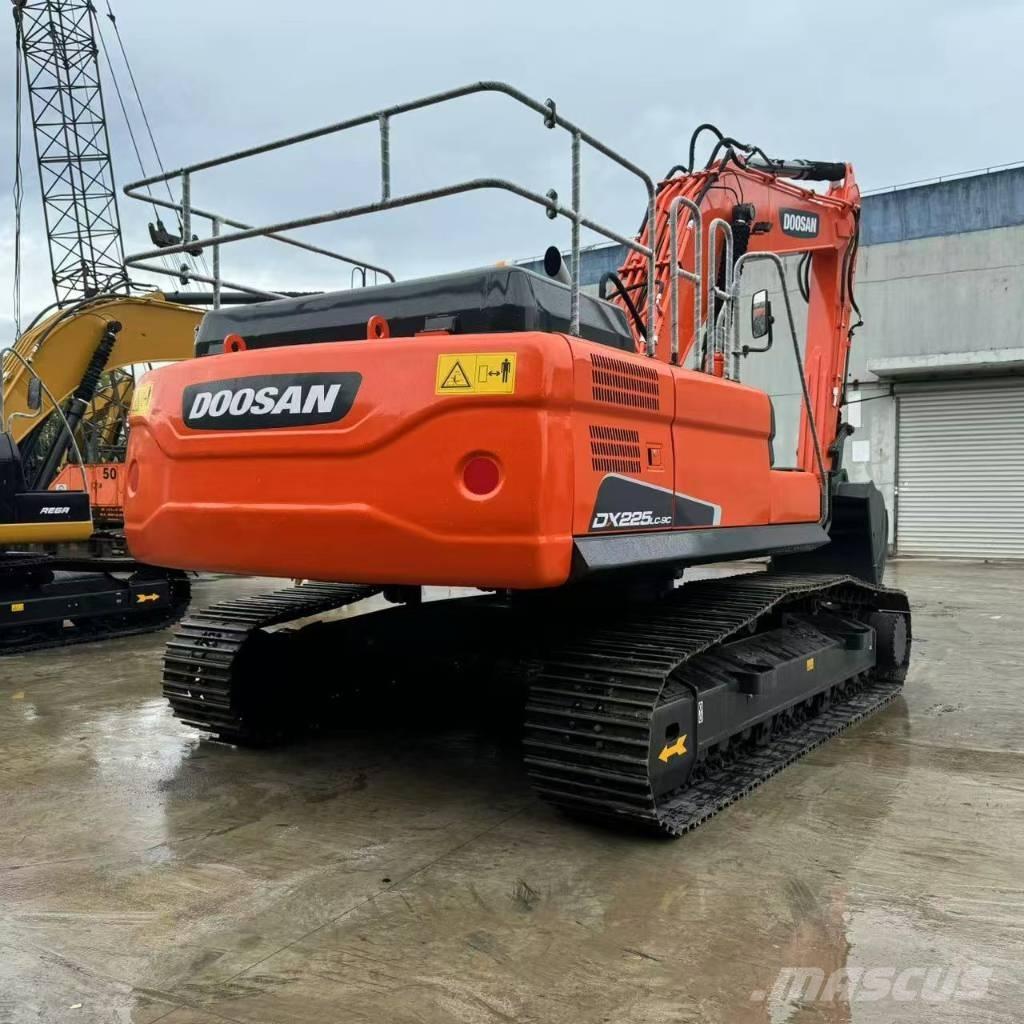 Doosan DX 225 LC حفارات زحافة