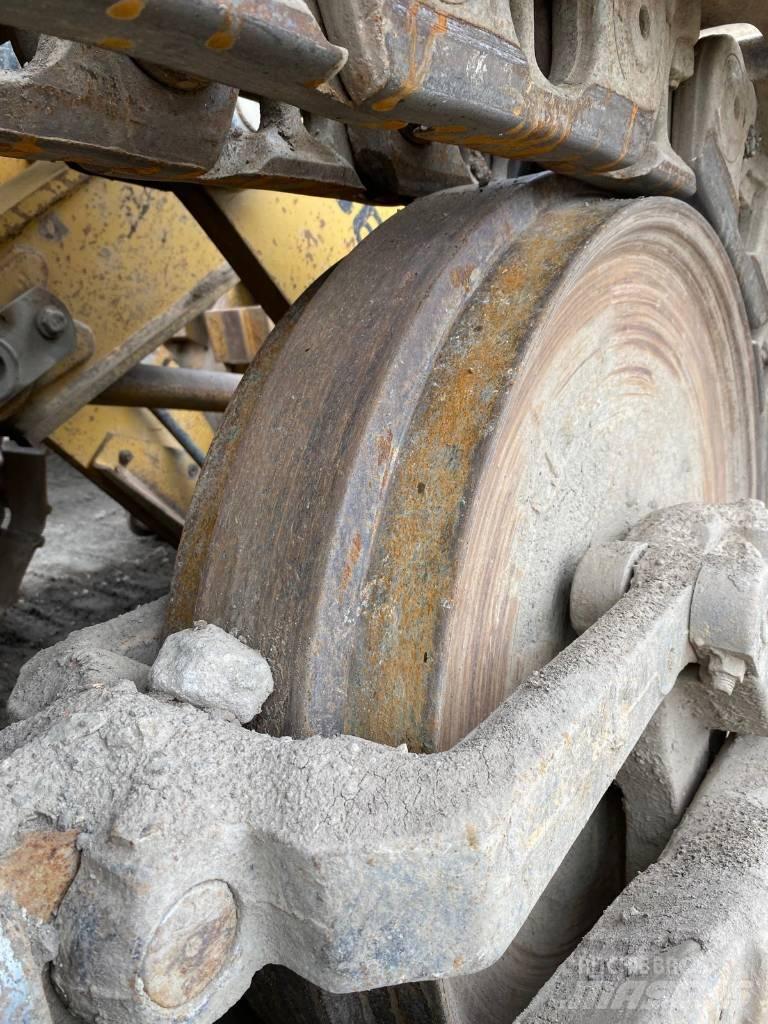 CAT 963 D WH لوادر زحافة